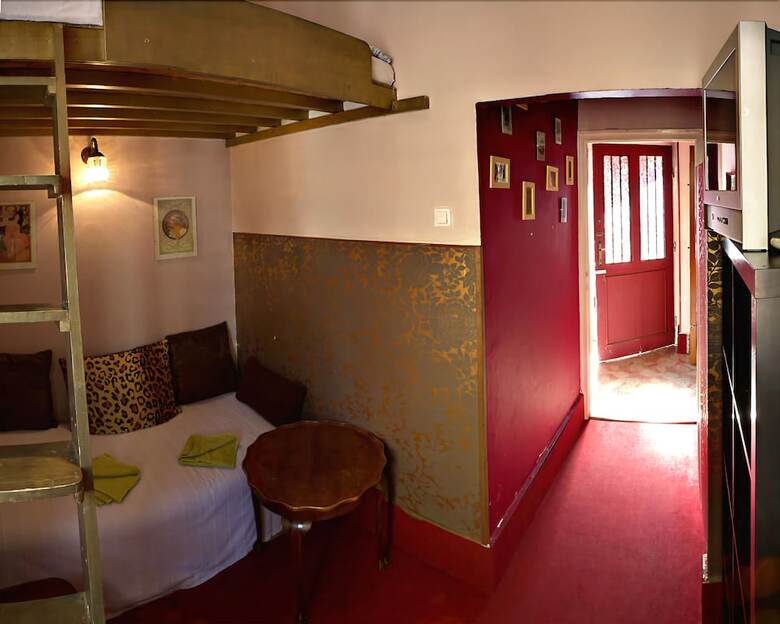 Santico Art Hotel And Hostel