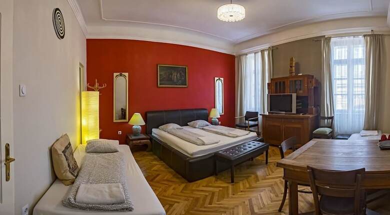 Santico Art Hotel And Hostel