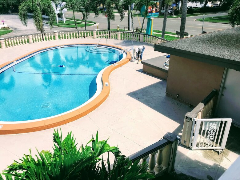 Motel Tropical Inn & Suites