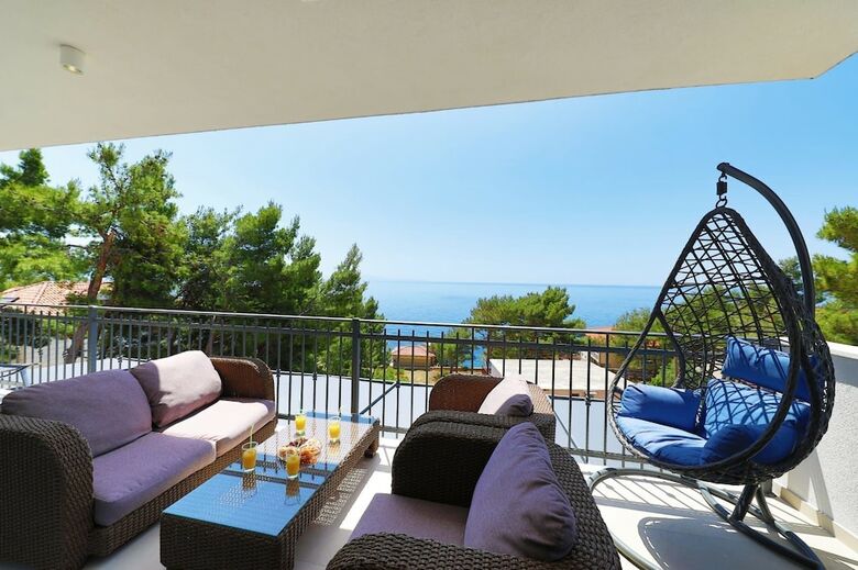 Redstone Luxury Apartments