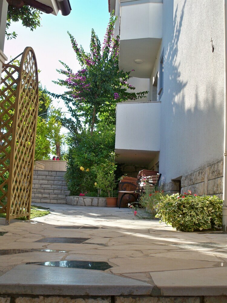 Apartments Bosiljka