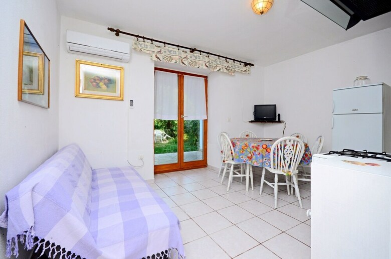 Apartments Mladen