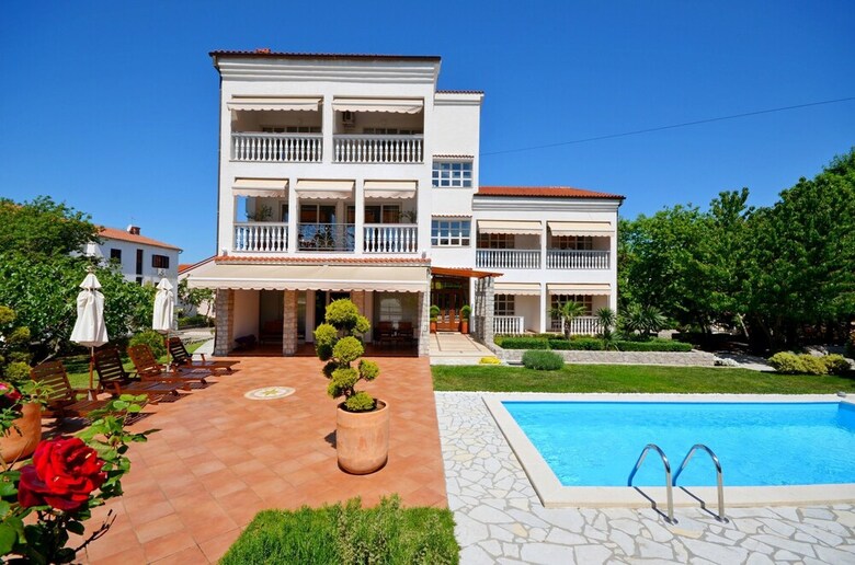 Apartments Sini?a