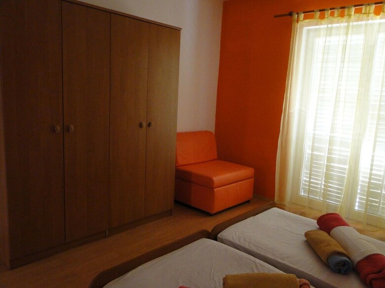 Apartments And Room Vikeli