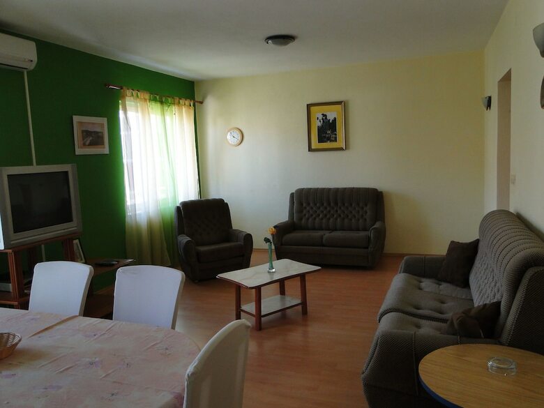 Apartments And Room Vikeli