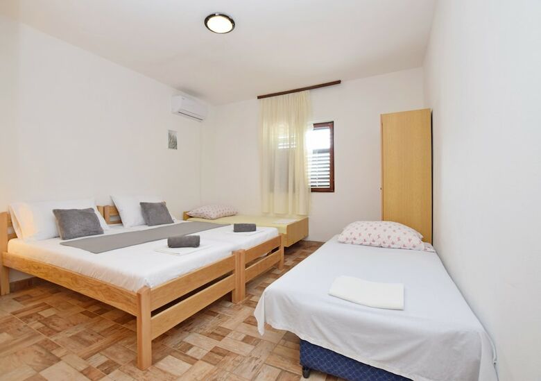 Apartment And Rooms Mila