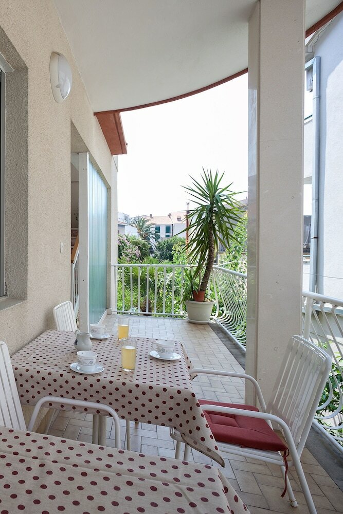 Apartments Lidija