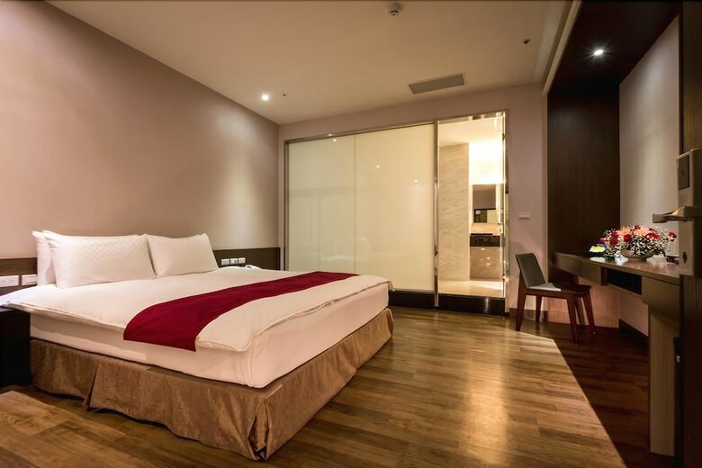 Chateau Rich Hotel