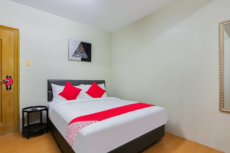 Hotel Oyo 190 Anglo Residences