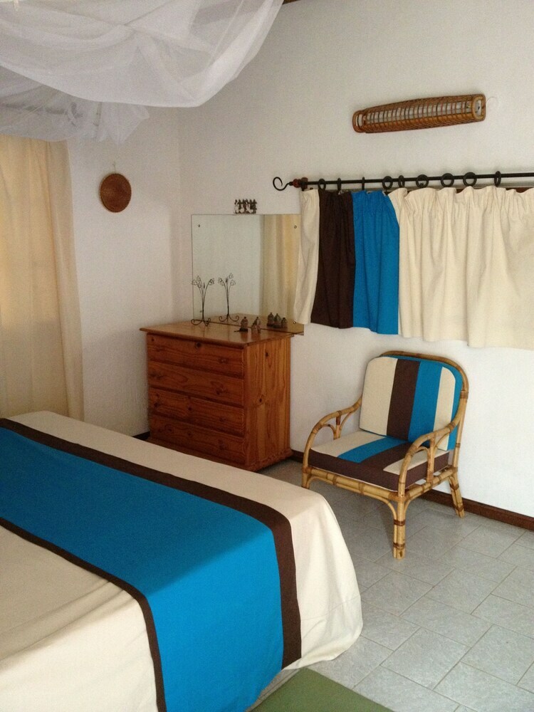 Villa With Heated Pool / Piscine Chauffee