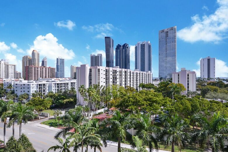 Luxury Sunny Isles Beach Condos By Hosteeva