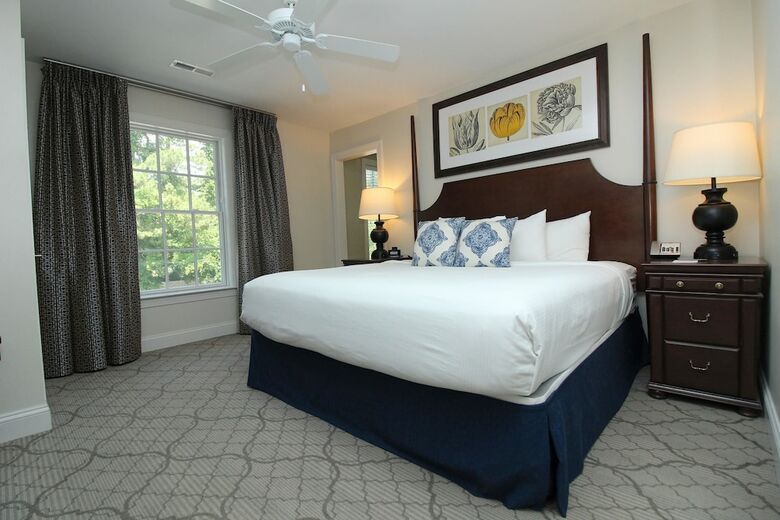 Hotel Patrick Henry Square By Kees Vacations