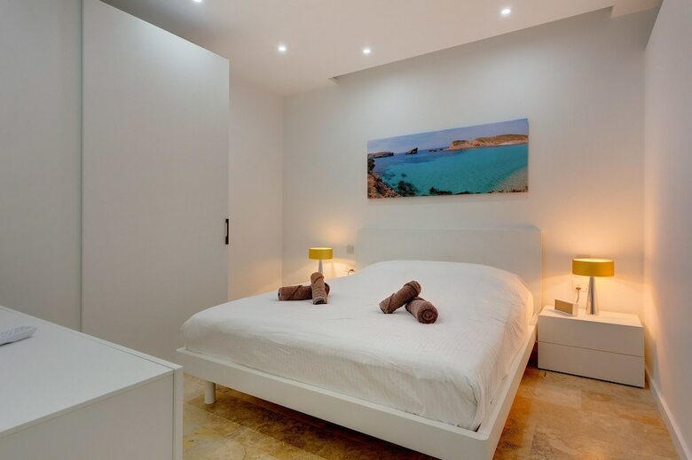Modern 2 Bedroom Apartment In St Julians