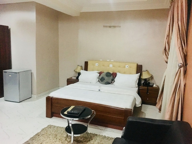 Euc Demodern Hotel & Suites