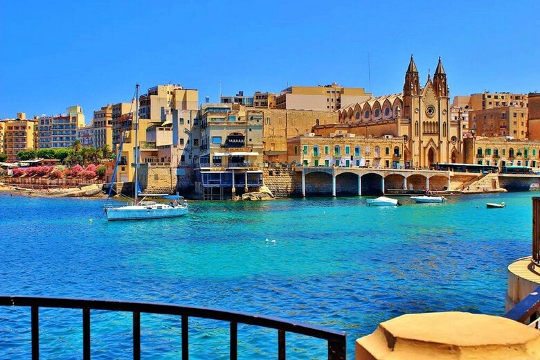 Splendid Apartment, Steps Away From The Sea