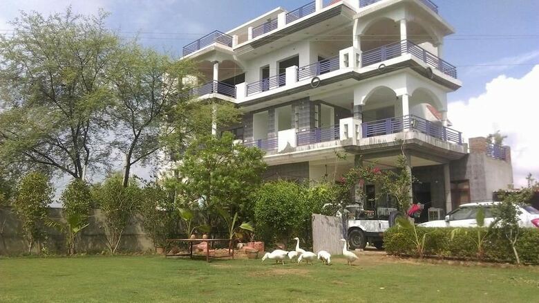 Hotel Ibishouse Farm Stay