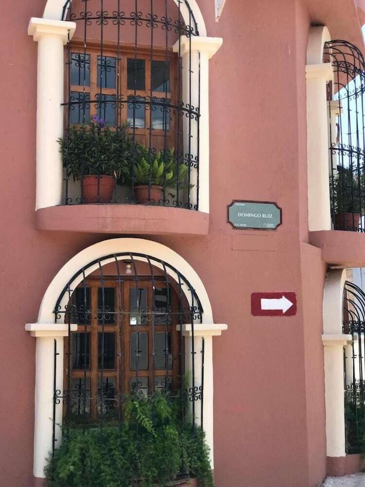 Hotel Yaxch�