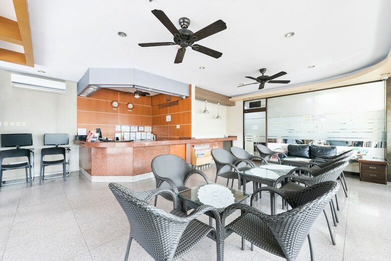Oyo 224 Dg Grami Hotel