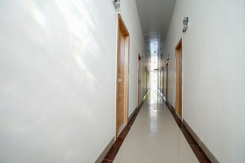 Hostal Oyo 945 Mega Kost 2
