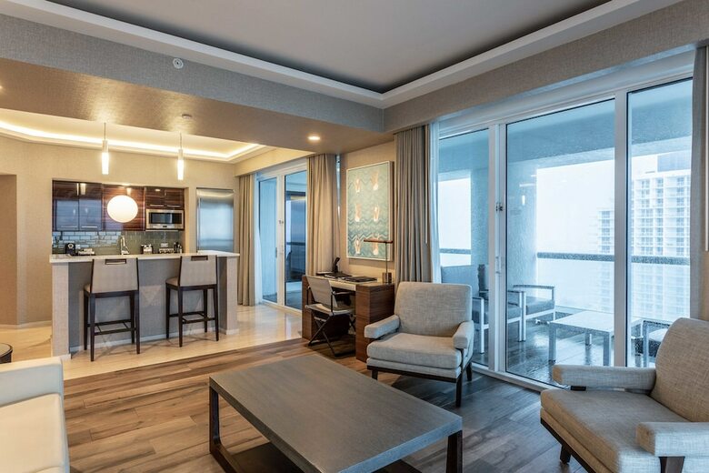 Luxury Oceanfront Condo With Large Balcony