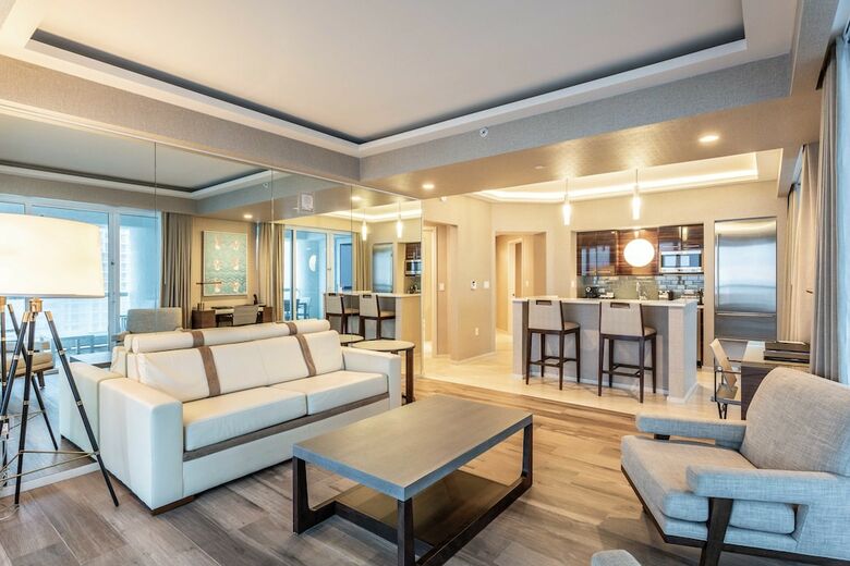 Luxury Oceanfront Condo With Large Balcony