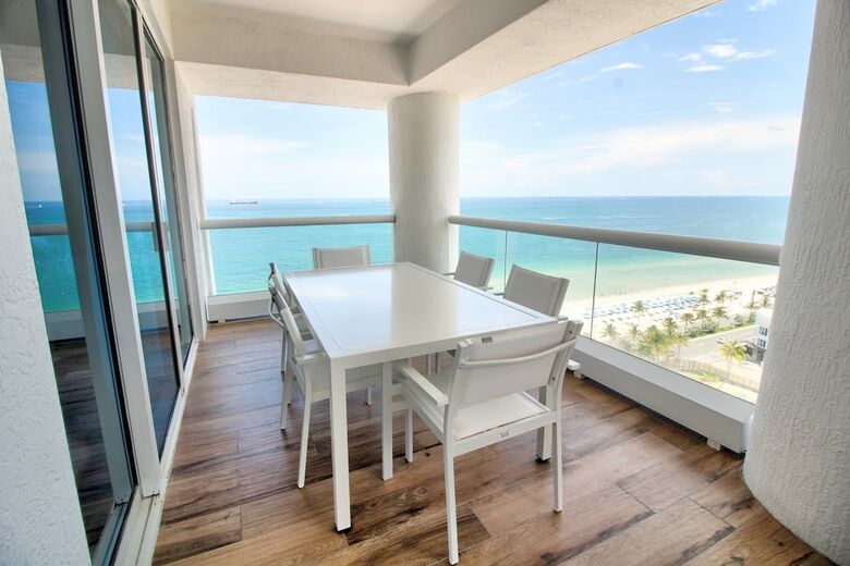 Luxury Oceanfront Condo With Large Balcony