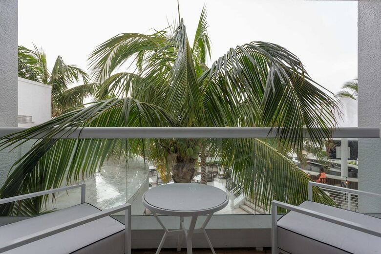 Apartamentos Beachfront Condo With Large Balcony
