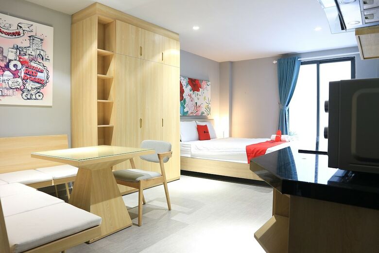 Hotel Reddoorz Plus @ Le Van Sy Street 2