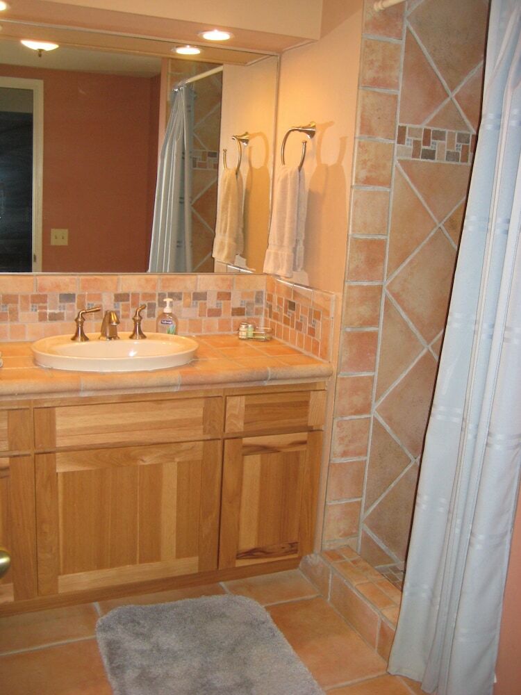 Molokai Vacation Properties - Ke Nani Kai