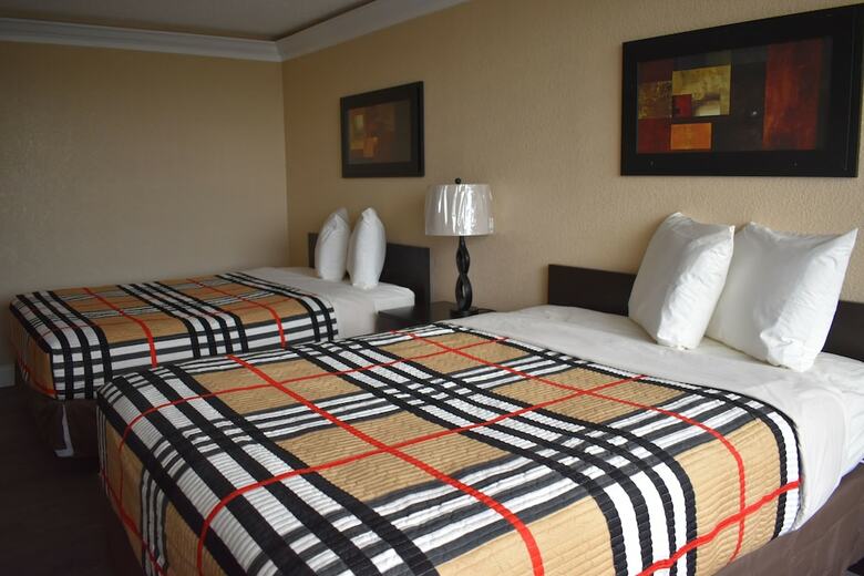Hotel Apm Inn & Suites