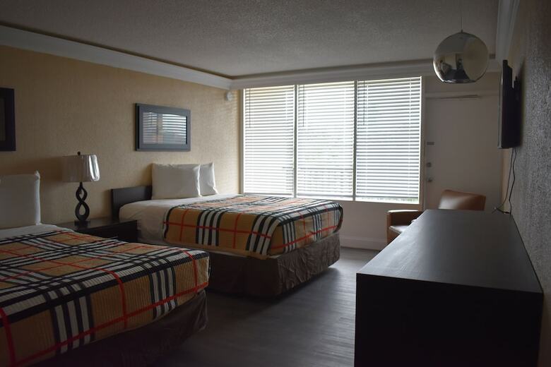 Hotel Apm Inn & Suites