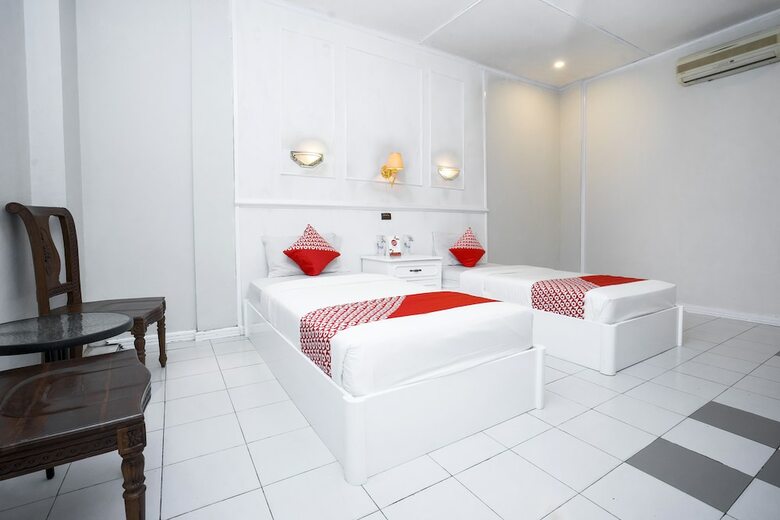 Hostal Oyo 891 Hotel Gading Kencana