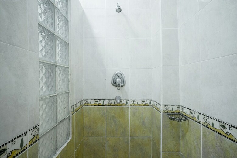 Hostal Oyo 891 Hotel Gading Kencana