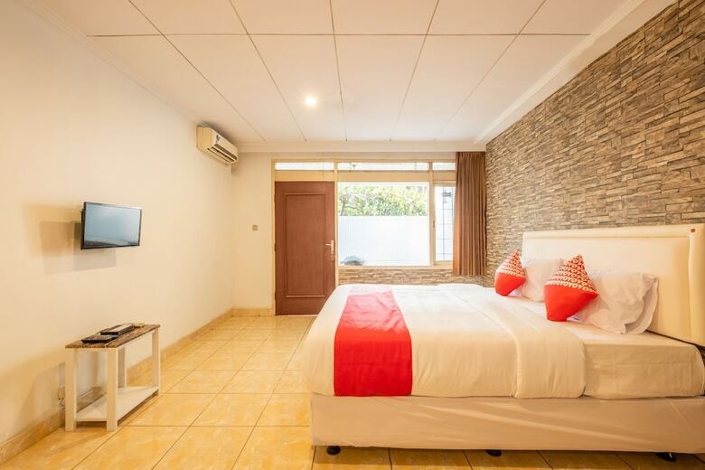 Hostal Oyo 1139 Rossan Villa 2