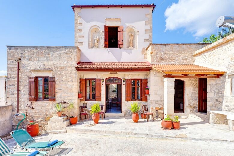 Villa Vereniki With Heated Pool