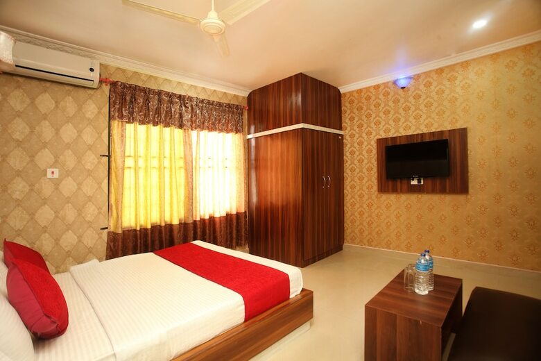Oyo 366 Hotel Anmol
