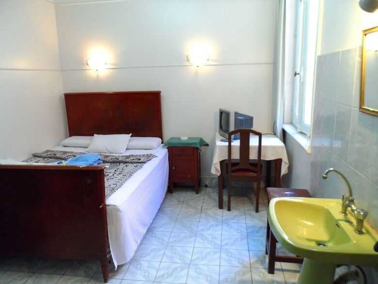 Hostal Triomphe Hostel