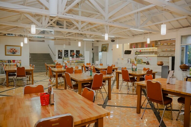 Hostal Oyo 1107 Rossan Villa
