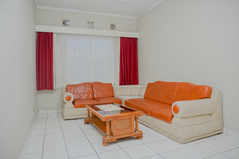 Hostal Oyo 1107 Rossan Villa