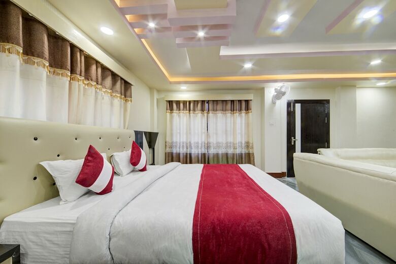 Oyo 475 Hotel Eastern Palace Pvt Ltd