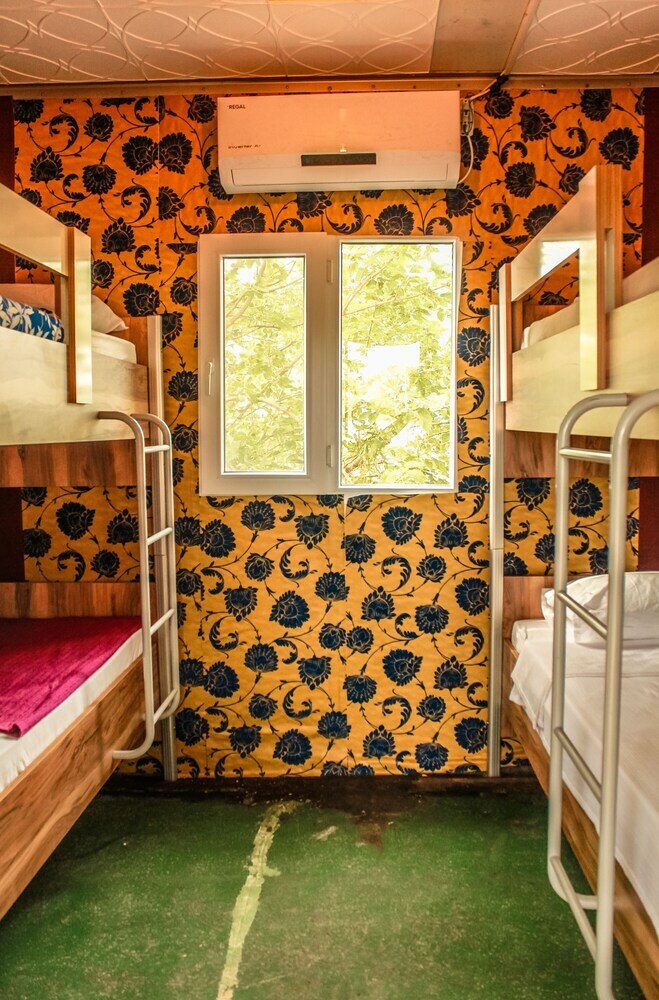 Hostal Patara Woody Hostel & Camping