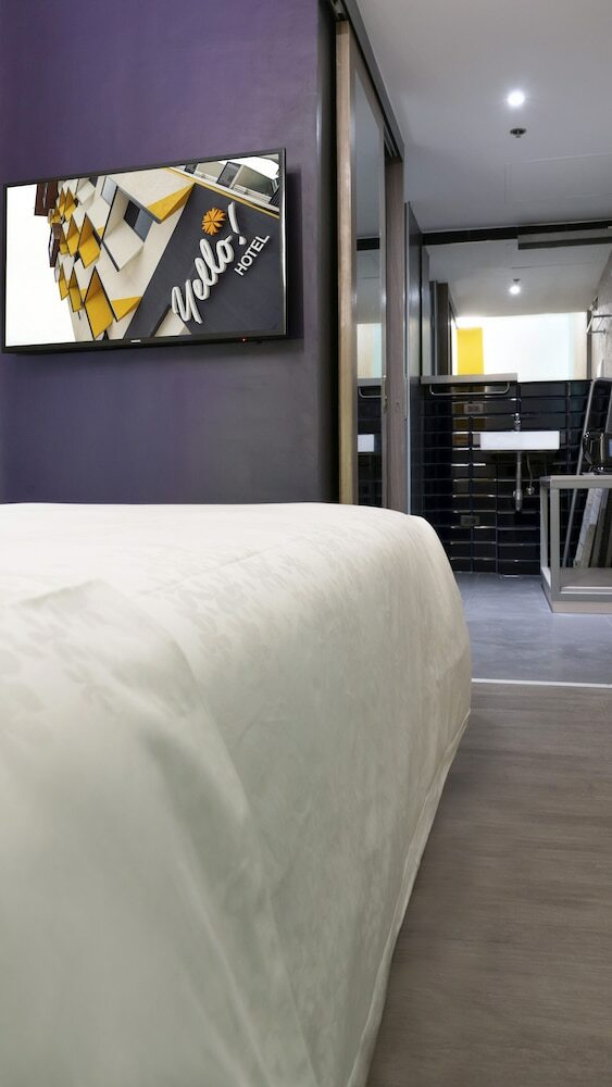 Yello Hotel