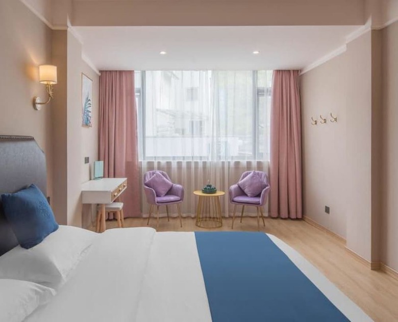 Floral Hotel Falan Town