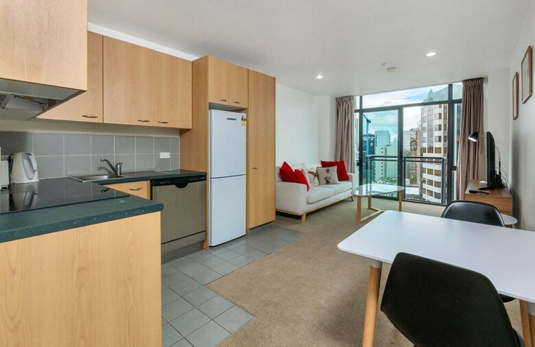 Jht - 1 Brm Apartment, Carpark, Next To University