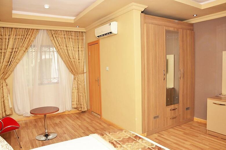 Hotel Blue Ribbon Suites