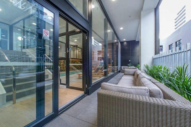 Jht - 1 Brm Apartment, Opposite To Skytower With View