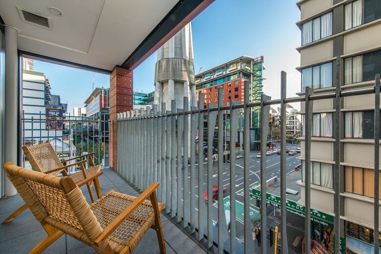 Jht - 1 Brm Apartment, Opposite To Skytower With View