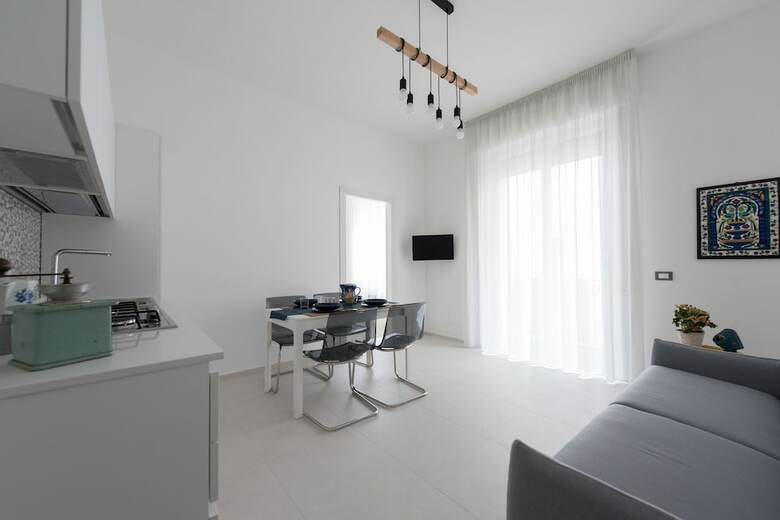 Laurus Apartments