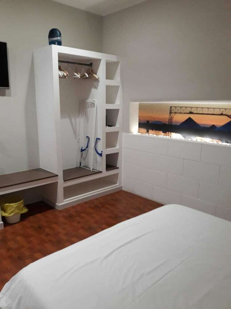 Gazebo Rooms