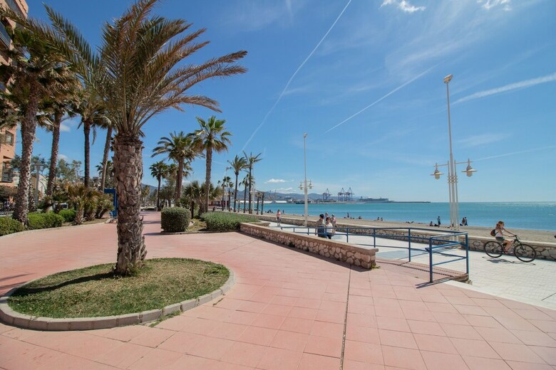 Seafront Malaga Central Apartment
